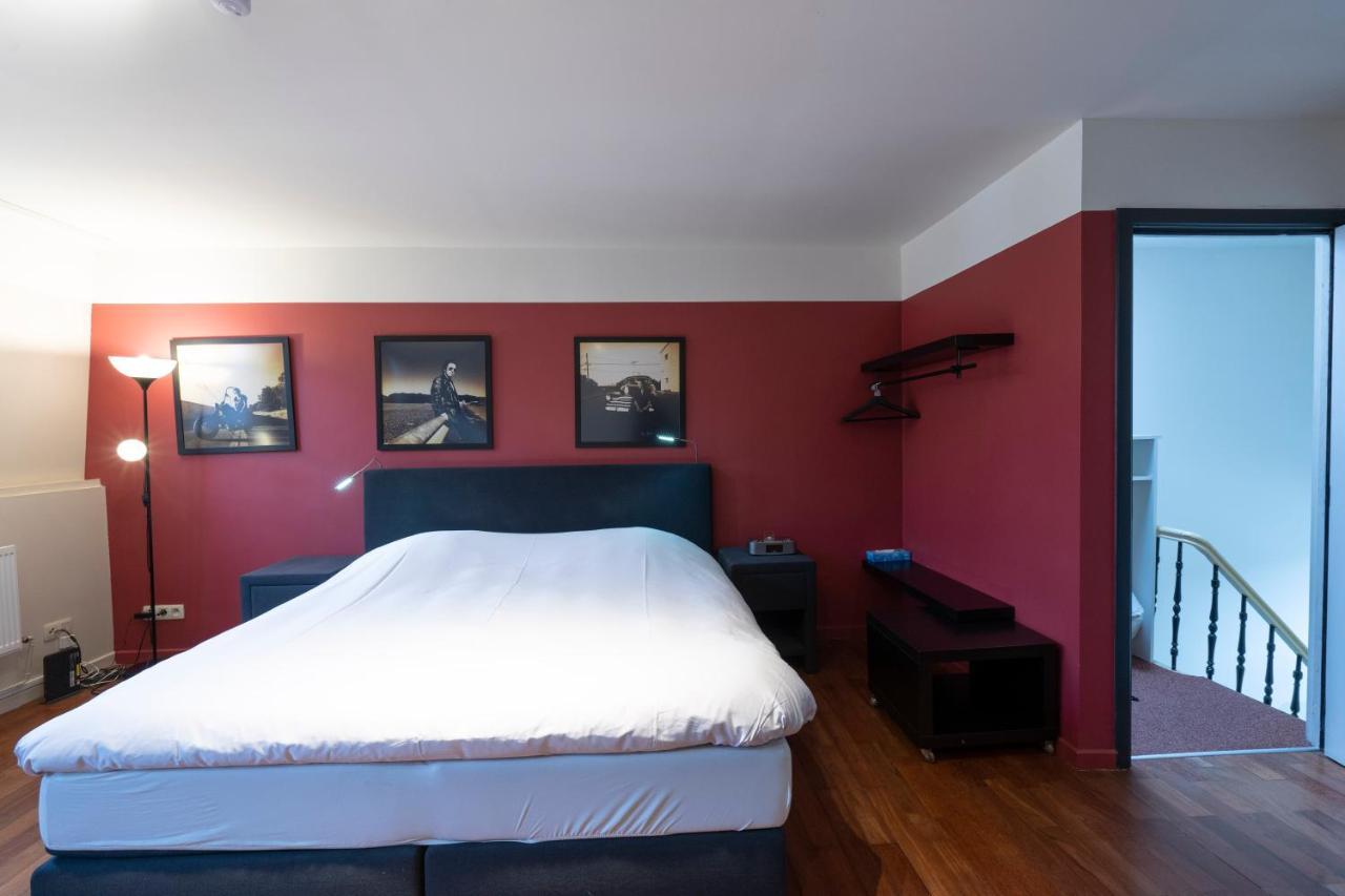 Because The Night City Lodge แอนต์เวิร์ป ภายนอก รูปภาพ