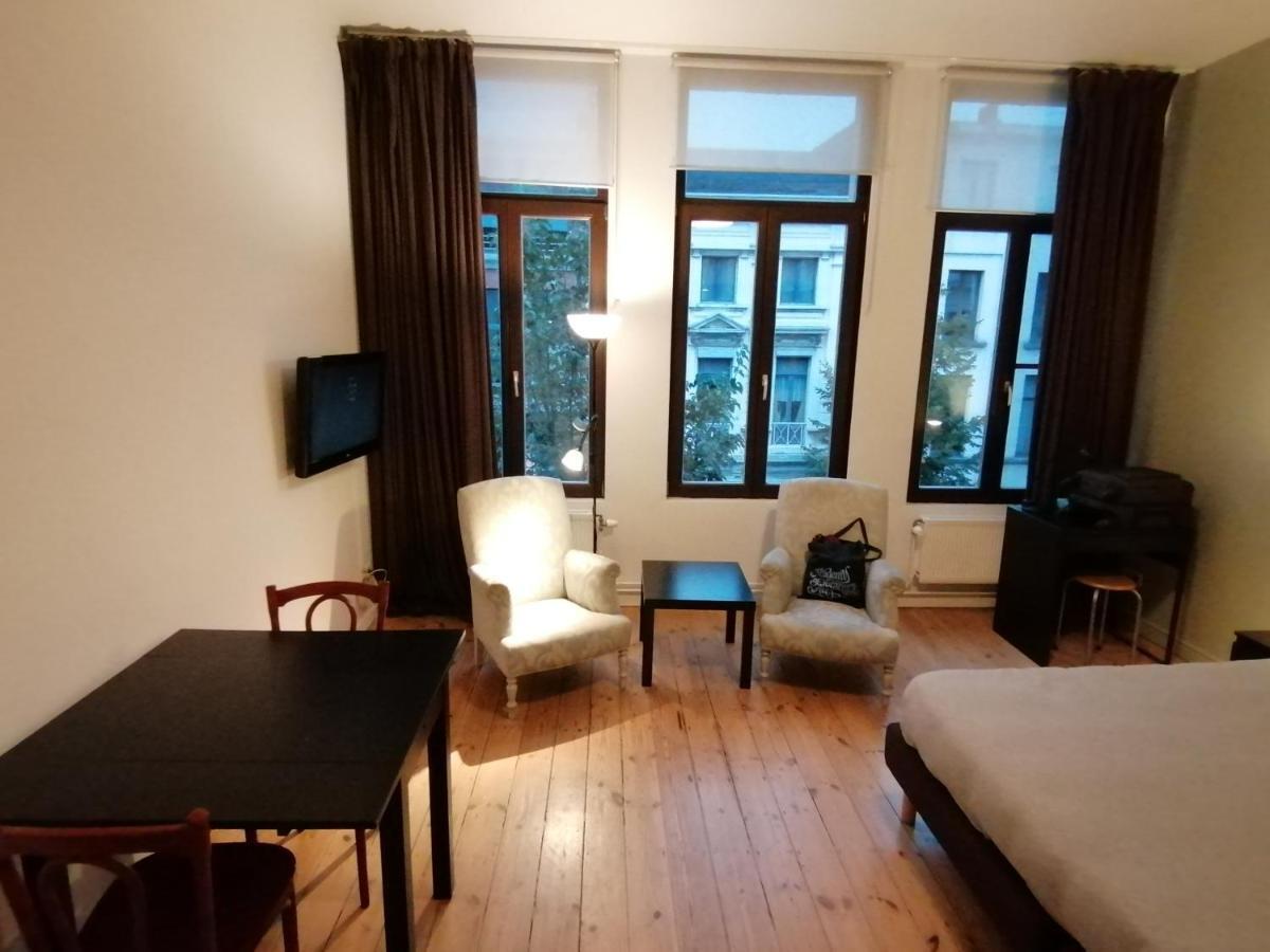 Because The Night City Lodge แอนต์เวิร์ป ภายนอก รูปภาพ